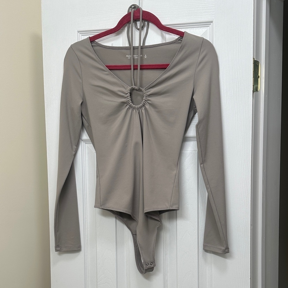 Like New! Abercrombie & Fitch Taupe Long Sleeve Bodysuit